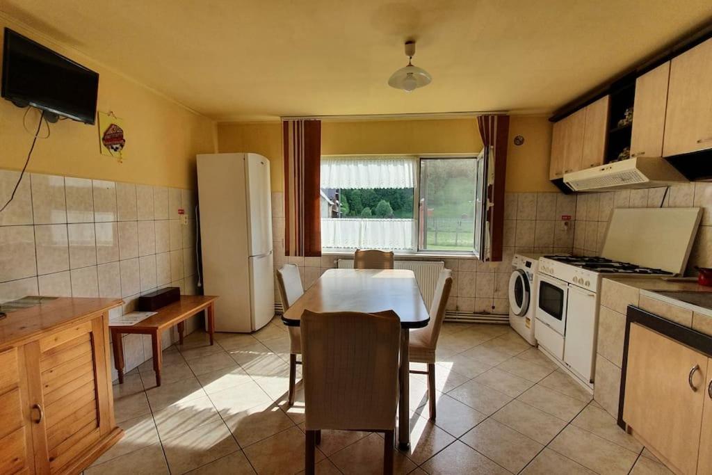 Casa Petruta Dambovicioara Hotel Podu Dimbovitei Luaran gambar