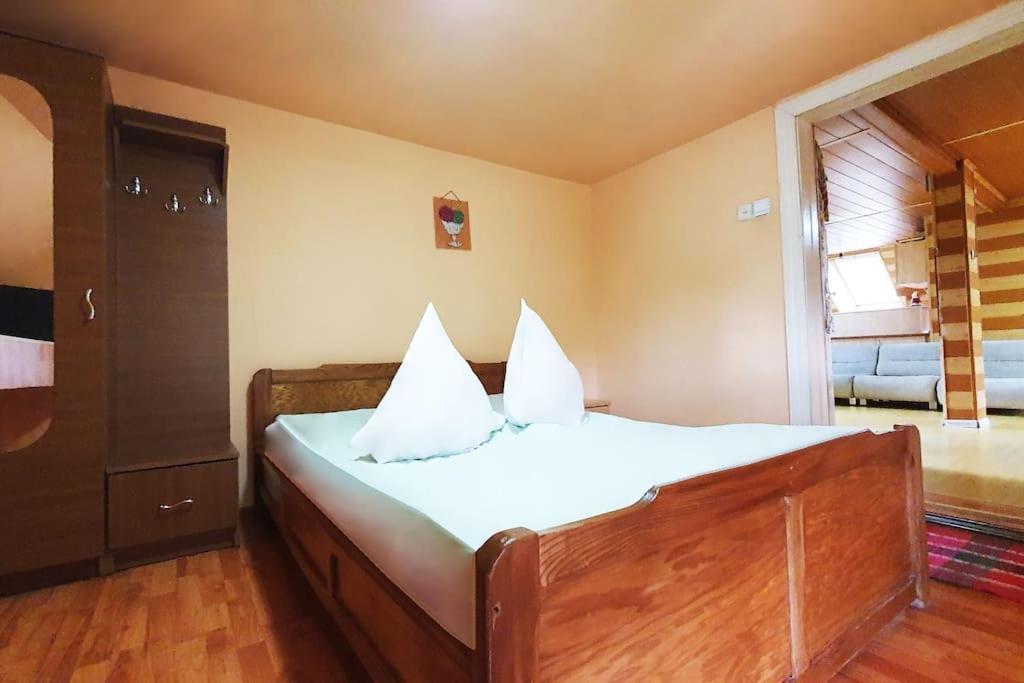 Casa Petruta Dambovicioara Hotel Podu Dimbovitei Luaran gambar