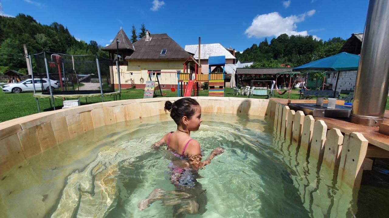 Casa Petruta Dambovicioara Hotel Podu Dimbovitei Luaran gambar