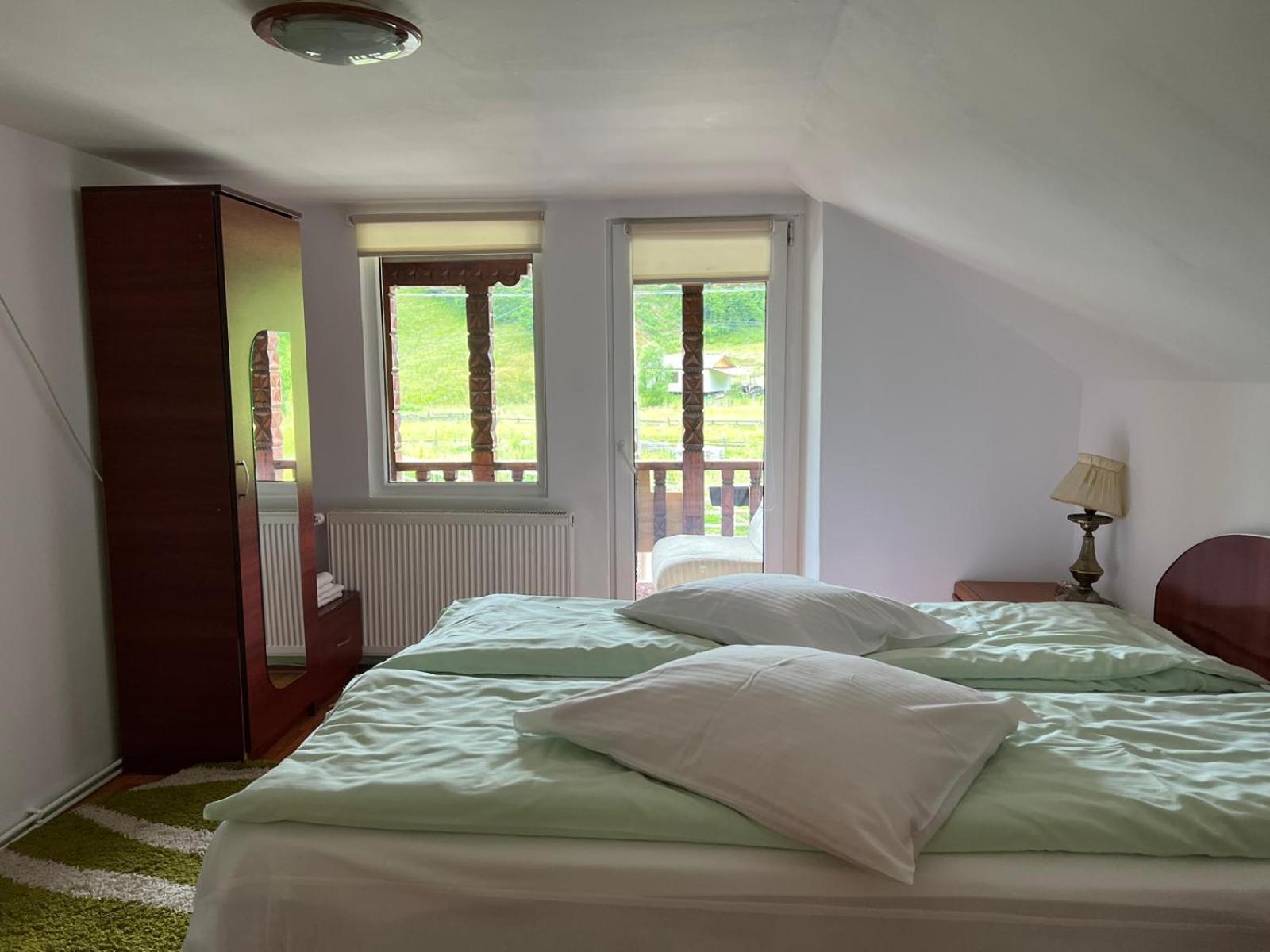 Casa Petruta Dambovicioara Hotel Podu Dimbovitei Luaran gambar